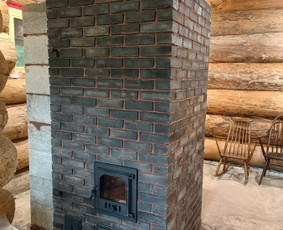 Tamsių klinkerio plytų periodinio kūrenimo pirties krosnis