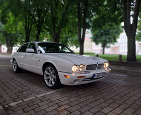 Klasikinio Jaguar Xjr X308 automobilio nuoma - Senovinių automobilių nuoma - 1 Senovinių automobilių nuoma - Klasikinio Jaguar Xjr X308 automobilio nuoma - 1