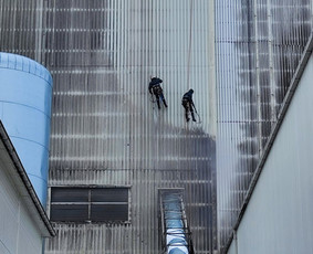 Daugiaaukščių pastatų fasadų plovimas - Pramoninis alpinizmas, aukštalipių paslaugos - 1