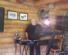 Groju bei vedu vestuvių, jubiliejų, krikštynų šventes. Profesionalus garsas, geras apšvietimas. NARS grupės narys Artūras. 868634328