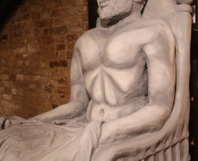 Gipsine skulptura, tapyta. bendras aukstis 2,5 m
