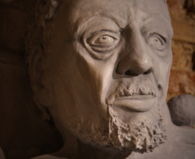 Gipsine skulptura, tapyta. bendras aukstis 2,5 m (detale - veidas)