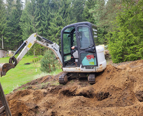 Mini Ekskavatoriaus Nuoma Vilnius - Žemės ūkio technikos nuoma - 1 Žemės ūkio technikos nuoma - Mini Ekskavatoriaus Nuoma Vilnius - 1