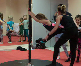 Pole sport treniruotės ir Pole art pažinimas - Šokiai vaikams, jaunimui - 2 Šokiai vaikams, jaunimui - Pole sport treniruotės ir Pole art pažinimas - 2