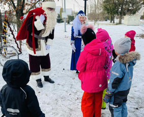 Kalėdų senelio ir snieguolės programa iki 1 valandos darželiuose, mokyklose ar jūsų namuose.