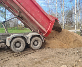 Vežame Smėlį,sijotą juodžemį, Žvyrą, Betono skaldą. - Juodžemis - 3 Juodžemis - Vežame Smėlį,sijotą juodžemį, Žvyrą, Betono skaldą. - 3