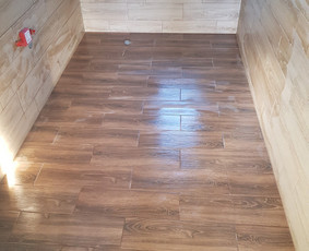 Plytelių klijavimas, Vonios kambario renovacija - Grindų lyginimas - 1 Grindų lyginimas - Plytelių klijavimas, Vonios kambario renovacija - 1