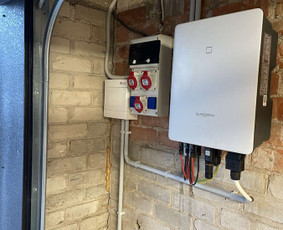 Saulės elektriniu bei įkrovimo stotelių pardavimas ir ranga / UAB Saulės takelis / Darbų pavyzdys ID 3503796