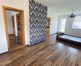 Tapetų klijavimas - Grindų klojimas, vidaus apdaila ir i&scaron;orės statybos darbai - 2