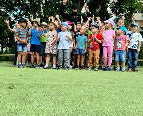 Edukacija lopšelyje-darželyje Puriena. Aktyvi ir smagi veikla su vaikais, betmeno pasirodymas.