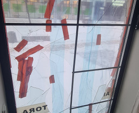 Langai Klaipėda-plastikiniai langai,terasų stiklinimas,stogi - Durų remontas - 4 Durų remontas - Langai Klaipėda-plastikiniai langai,terasų stiklinimas,stogi - 4