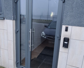 Langai Klaipėda-plastikiniai langai,terasų stiklinimas,stogi - Durų montavimas - 1 Durų montavimas - Langai Klaipėda-plastikiniai langai,terasų stiklinimas,stogi - 1