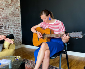Vokalo, gitaros, pianino bei būgnų pamokos Klaipėdoje - Gitaros pamokos - 3 Gitaros pamokos - Vokalo, gitaros, pianino bei būgnų pamokos Klaipėdoje - 3