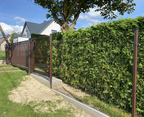 Modernių tvorų įrengimas nuo pagrindų - Tinklinės tvoros - 1 Tinklinės tvoros - Modernių tvorų įrengimas nuo pagrindų - 1