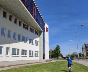 Langų valymo paslaugos.