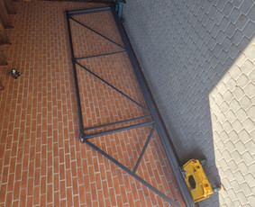 Suvirinimo darbai, paviršių valymas lazeriu. - Stumdomų vartų gamyba - 2 Stumdomų vartų gamyba - Suvirinimo darbai, paviršių valymas lazeriu. - 2