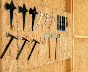 Kirvių mėtymas - Ekstremalios pramogos - 2 Ekstremalios pramogos - Kirvių mėtymas - 2