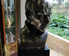 Bronza