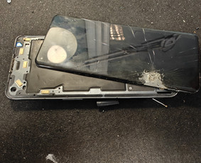 Telefonų ir kompiuterių taisymas Vilniuje - Telefono ekrano keitimas - 2 Telefono ekrano keitimas - Telefonų ir kompiuterių taisymas Vilniuje - 2