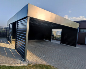 Metalinė surenkama automobilių stoginė su sandeliuku. Išmatavimai 6x6m ,plius sandeliukas 1,8x6m..
