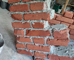 Butaforiniai griuvėsiai ir plytos kino filmavimui, putplastis, glaistas, dažymas, h - apie 120 cm
