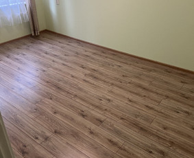 Grindų dangos montavimas – Vinilas, laminatas, kilimai - Laminato klojimas - 1 Laminato klojimas - Grindų dangos montavimas – Vinilas, laminatas, kilimai - 1