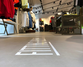 ULTRATOP dekoratyvinio betono grindų danga. Adidas parduotuvė Vilniuje.
http://velvemst.lt/uploads/517_ultratop_lt_160318.pdf