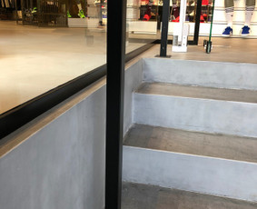 ULTRATOP LOFT cementinė dekoratyvinė grindų/sienų danga. Adidas parduotuvė Vilniuje.
http://www.velvemst.lt/uploads/Brochure_Ultratop_Loft_LT_web.pdf