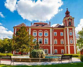 Detenicų pilis. Restauruoti žavūs interjerai - riterių ginklų kolekcija, herbai, medžioklės trofėjai, sietynai...
Čekiško alaus daryklos muziejus - ragausite šviežio alaus. Programa pilies kavinėje.