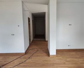 Visi vidaus apdailos darbai - Laminato klojimas - 2 Laminato klojimas - Visi vidaus apdailos darbai - 2