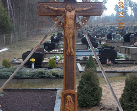 Kryžius Karmėlavos kapinėse.