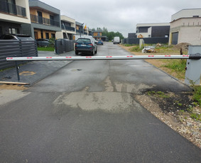 Tvoros, vartai, stumdomi kiemo vartai, automatika - Kelio užtvarai, montavimas - 1 Kelio užtvarai, montavimas - Tvoros, vartai, stumdomi kiemo vartai, automatika - 1