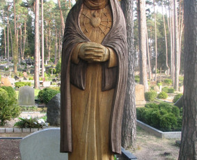 Mergelė Marija Sopulingoji Kulautuvos kapinėse.