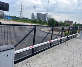 Tvoros, vartai, stumdomi kiemo vartai, automatika - Kelio užtvarai, montavimas - 2 Kelio užtvarai, montavimas - Tvoros, vartai, stumdomi kiemo vartai, automatika - 2