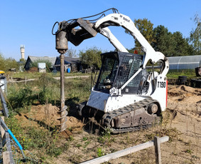 Bobcat T-190 Nuoma Su Operatorium - Polių gręžimas - 1 Polių gręžimas - Bobcat T-190 Nuoma Su Operatorium - 1