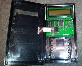 Apšvietimo sistemos valdymo ir PIR parametrų programavimo ZigBEE protokolu valdiklis skirtas programuoti šviestuvus nuotoliniu būdu. IEEE 802.15.4 nešantis protokolas, multi-node, multi-point net.