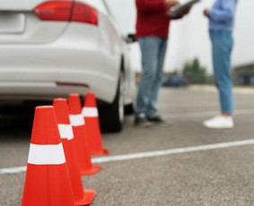 Vairavimo kursai, kur mokytojas tampa partneriu kelyje - Praktinio vairavimo mokymas su automatine pavarų dėže - 1 Praktinio vairavimo mokymas su automatine pavarų dėže - Vairavimo kursai, kur mokytojas tampa partneriu kelyje - 1