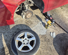 Vilniuje greičiausia techninė pagalba! Tralas. - Automobilio rato keitimas - 2 Automobilio rato keitimas - Vilniuje greičiausia techninė pagalba! Tralas. - 2