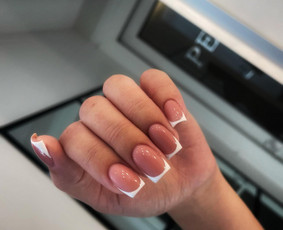 Gelinis Nagų Lakavimas - Manikiūras - Pedikiūras - Prancūziški manikiūrai - 1 Prancūziški manikiūrai - Gelinis Nagų Lakavimas - Manikiūras - Pedikiūras - 1