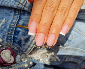 Manikiūro Pedikiūro specialiste į namus - Nagų priauginimas - 2 Nagų priauginimas - Manikiūro Pedikiūro specialiste į namus - 2