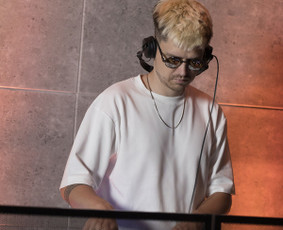 Rankas Aukštyn / Dj jūsų vakarėliui - Djs - 1 Djs - Rankas Aukštyn / Dj jūsų vakarėliui - 1