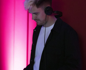 Rankas Aukštyn / Dj jūsų vakarėliui - DJ paslaugos - 4 DJ paslaugos - Rankas Aukštyn / Dj jūsų vakarėliui - 4