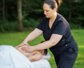 Masažo paslaugos - Atpalaiduojantis nugaros masažas - 2 Atpalaiduojantis nugaros masažas - Masažo paslaugos - 2