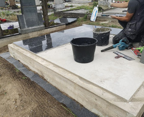 Paminklai, meniški antkapiai, granito plokštės - Kapavietės pamatų betonavimas - 1 Kapavietės pamatų betonavimas - Paminklai, meniški antkapiai, granito plokštės - 1