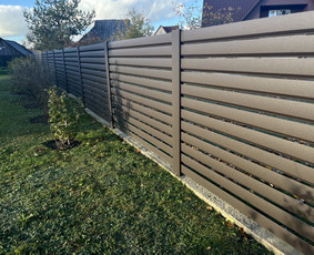 Skardinės tvoros ir lankstiniai – kūrybiški sprendimai. - Tvoros pamatai, betonavimas - 1 Tvoros pamatai, betonavimas - Skardinės tvoros ir lankstiniai – kūrybiški sprendimai. - 1