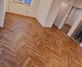 Išlyginamasis sluoksnis - vinilas - laminatas - parketlentės - Vinilinės grindys, klojimas - 1 Vinilinės grindys, klojimas - Išlyginamasis sluoksnis - vinilas - laminatas - parketlentės - 1