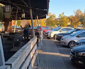 Vežame dalinius, negabaritinius, smulkius krovinius pagal susitarimą. Surenkame ir išvežame senus baldus.
Galime pasiūlyti iki 4 krovėjų vienu metu.Vežame krovinius Klaipeda-Kaunas 1kg iki 12 tonų.