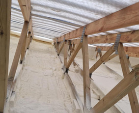 Sandarus šiltinimas purškiamomis poliuretano putomis / MB Jopura / Darbų pavyzdys ID 3626731