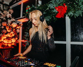 Dj su garso ir apšvietimo įranga - DJ paslaugos - 1 DJ paslaugos - Dj su garso ir apšvietimo įranga - 1
