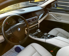 BMW 520D 2013M, mechaninė pavarų dežė.
Parktronikai priekis-galas.
Šildomos sėdynes.
Ekonomiška.
Xenon.
